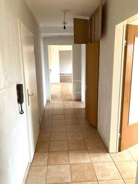 Diele - Etagenwohnung mit 72,70 m² in Hofheim am Taunus zum Kaufen