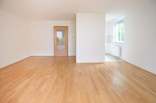 Wohnzimmer - 2 Zimmer Etagenwohnung in Ebersberg