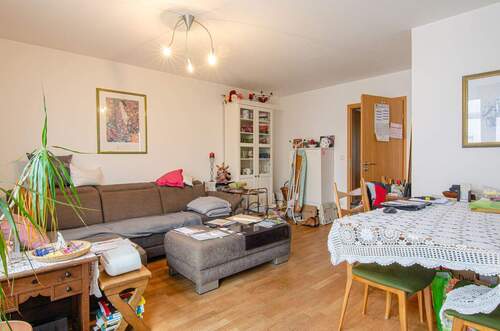 Wohnzimmer möbliert - Etagenwohnung mit 56,00 m&sup2; in Ebersberg zum Kaufen
