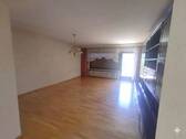 Wohnzimmer im 1.OG - Doppelhaushälfte in Mülheim-Kärlich zu verkaufen.