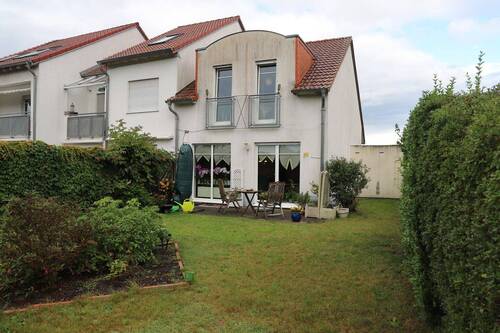 Immobilie - Charmantes, vermietetes Reiheneckhaus - Mit Fernwärmeversorgung, Garage Keller und Feldblick in Bernau