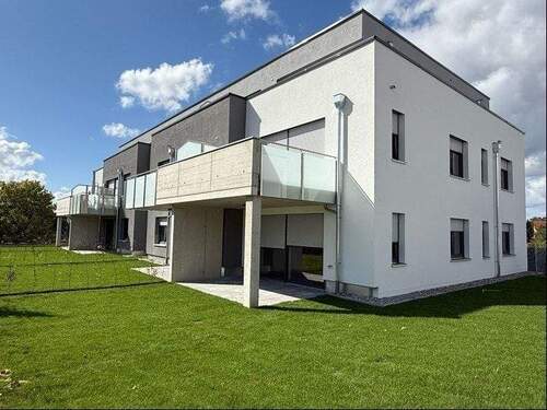 Haus B Seitensicht - Etagenwohnung mit 95,80 m&sup2; in Roßtal zum Kaufen