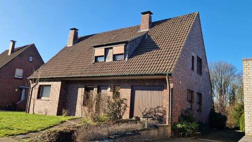 Straßenansicht - Einfamilienhaus mit 254,90 m&sup2; in Oberhausen zum Kaufen