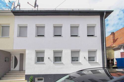 Frontansicht - Zögern Sie nicht: Gepflegte Doppelhaushälfte in Albstadt-Tailfingen mit sicheren Mieteinnahmen