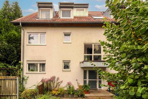 Hausansicht - Behaglichkeit pur: Attraktive 2,5-Zi.-Whg. mit Balkon nähe Stadtpark