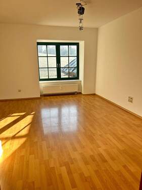 Wohnzimmeransicht III - 4 Zimmer Etagenwohnung in Oelsnitz/Erzgebirge