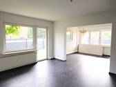 Wohnzimmer - 4 Zimmer Mehrfamilienhaus, Wohnhaus zum Kaufen in Barnstorf