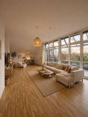 Wohnzimmer - Helle, renovierte 4-Zimmerwohnung mit großer Dachterrasse und außergewöhnlichem Raumangebot