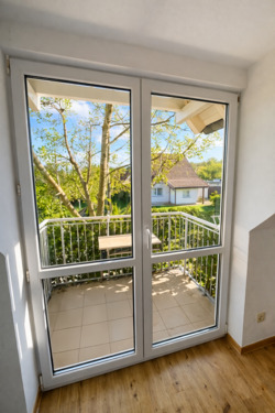 Wohnzimmer Balkon - Mehrfamilienhaus, Wohnhaus mit 219,00 m&sup2; in Wilsdruff zum Kaufen