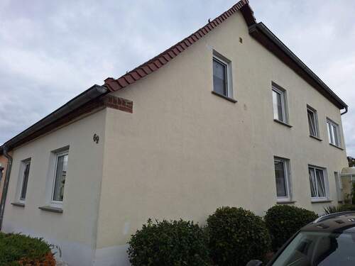 Gebäudeansicht - Vollunterkellerte Doppelhaushälfte mit großzügigem Grundstück!