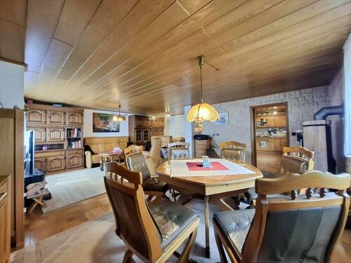 Wohnzimmer - 9 Zimmer Einfamilienhaus zum Kaufen in Lich