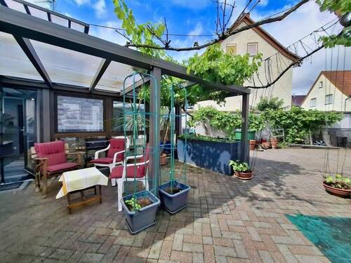 Terrasse und Stellplatz - 