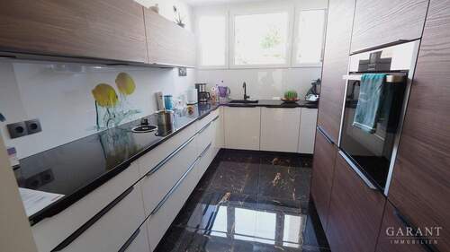 moderne Einbauküche - 5 Zimmer Etagenwohnung in Kempten