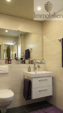 Badezimmer mit Dusche aus 2020 - 