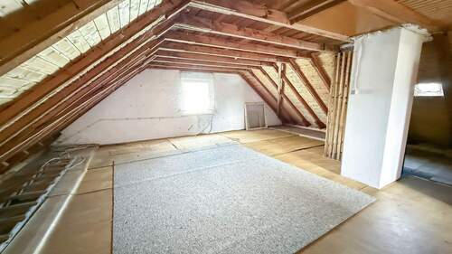 Dachgeschoss mit Potenzial - 