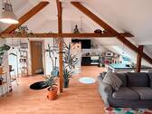 Wohnbereich - Schöne Dachgeschosswohnung im Altbau - Loggia, Tageslichtbad, 3 ZKB