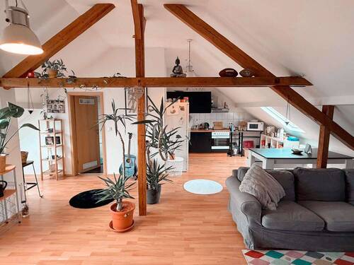Wohnbereich - Schöne Dachgeschosswohnung im Altbau - Loggia, Tageslichtbad, 3 ZKB