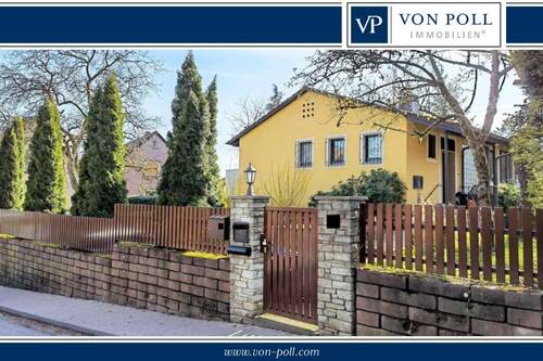 Titel II - Großzügig bebaubares Traumgrundstück mit Burgblick und Altbestand