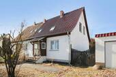 Hausansicht - Haus im Grünen nahe Berlin mit Wärmepumpe, Glasfaser Garage und 988 m² Grundstück