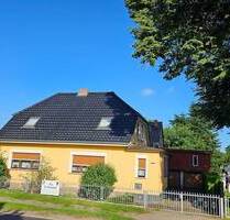 Haus, große Scheune, Garagen, Hof und Gartenfläche. - Boldekow
