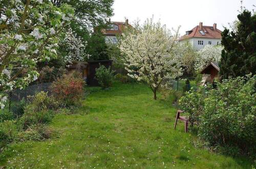 Gartenblick von der Terrasse - Reihenmittelhaus Süd-Ruhiglage Zehlendorf . 233 m² Wohn-Nutzfläche . PROVISIONSFREI für Käufer*in