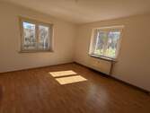 Wohnzimmer - 2 Zimmer Etagenwohnung zur Miete in Plauen