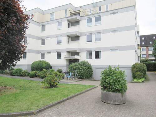 Hausansicht - ANGEBOT! Schwachhausen – 1a gepfl. 3 Zi.Whng mit großen Balkon und 2 Garagen