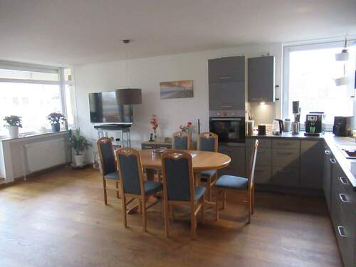 Wohnzimmer mit Küchenbereich - 