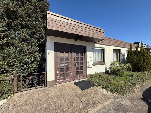 Hauseingang - Saarbrücken ( oberer ) Rastpfuhl 1-Fam. Bungalow + 2 Garagen