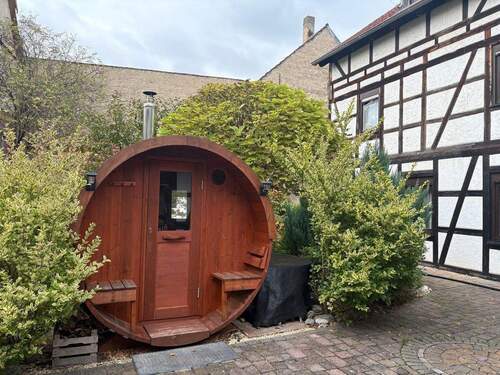 Innenhof mit Saunafass - 