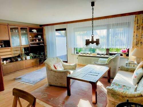Wohnzimmer - DHH Roter Hügel, 5-6 Zimmer, Garage, Südausrichtung, Essküche, 2 Bäder, Keller, Top gepflegt
