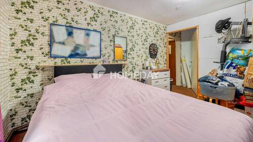 1. OG Schlafzimmer 2 - 