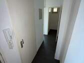 Flur (2) - 4 Zimmer Etagenwohnung in Buckenhof