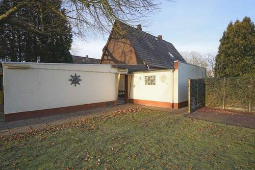 Rückansicht mit Terrasse - 