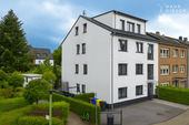 Hausansicht Seite - Geräumige 3-Zimmer-Wohnung mit Süd-Loggia & Stellplatz