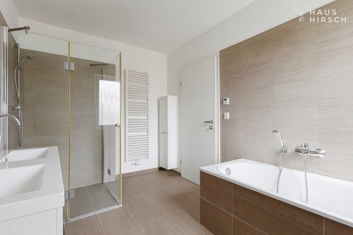 Badezimmer 1 - Etagenwohnung mit 90,00 m² in Neuss zum Kaufen