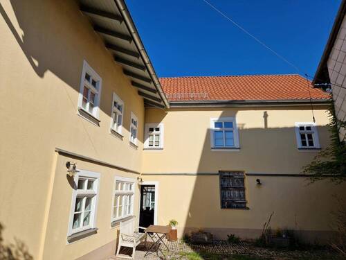 Ansicht Hinterhof - Mehrfamilienhaus, Wohnhaus in Ichtershausen