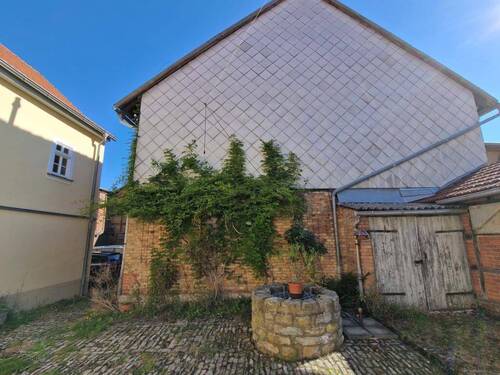 Hinterhof mit Brunnen - Mehrfamilienhaus, Wohnhaus in Ichtershausen zum Kaufen