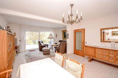 Wohnzimmer - 5 Zimmer Einfamilienhaus in Brühl