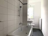 Bad mit Badewanne - 