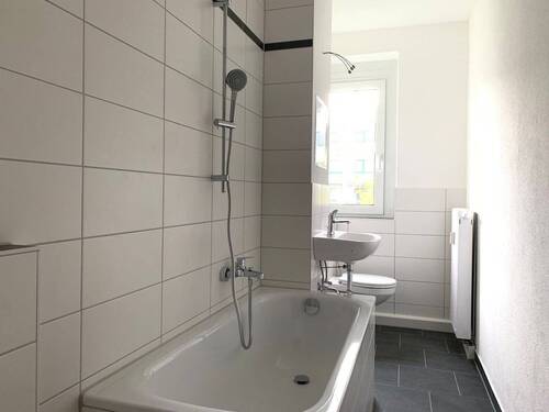 Bad mit Badewanne - 
