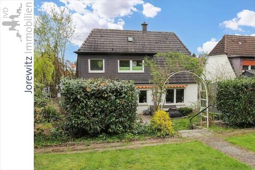 001 - Gartenansicht - Beliebte Hanglage in Bielefeld-Gadderbaum: Einfamilienhaus mit großem Gartengrundstück