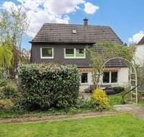 Beliebte Hanglage in Bielefeld-Gadderbaum: Einfamilienhaus mit großem Gartengrundstück