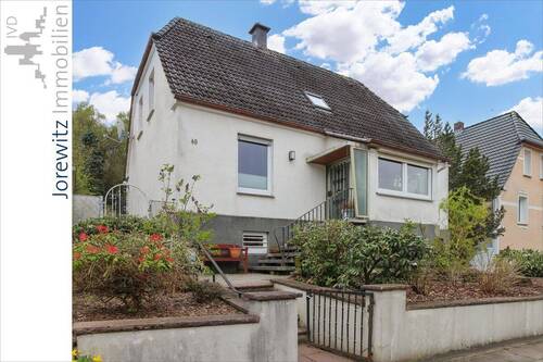 004 - Straßenansicht - Einfamilienhaus mit 128,00 m&sup2; in Bielefeld zum Kaufen
