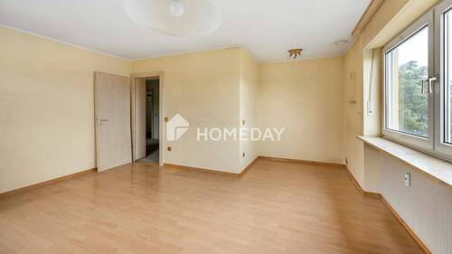 Wohnzimmer 2 - 4 Zimmer Etagenwohnung zum Kaufen in München