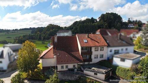 Drohnenaufnahme - Mehrfamilienhaus, Wohnhaus mit 205,80 m² in Römerstein / Zainingen zum Kaufen