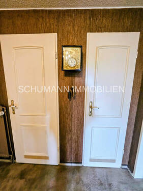 Zugänge zum Abstellraum und Gäste WC - 