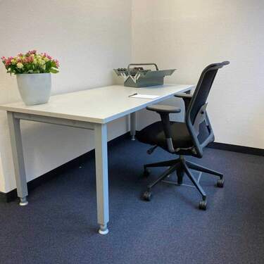 Büroraum 2.2 - ARBEITSUMGEBUNG MIT ALLEN ANNEHMLICHKEITEN - All-in-Miete