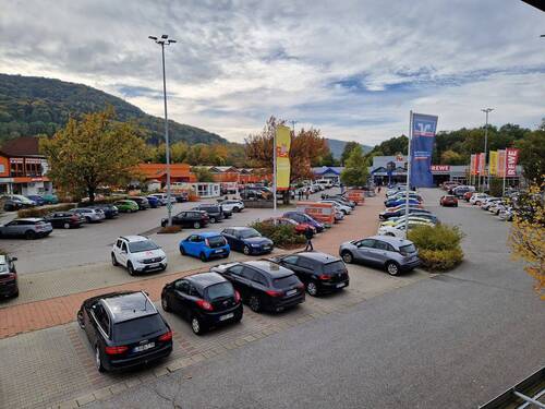 PEZ Gelände.jpg - Top-Ladenfläche zw. Rewe, Fussl Mode, Schuhmode Hofbauer