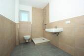 Bad - 4 Zimmer Etagenwohnung in Lenningen